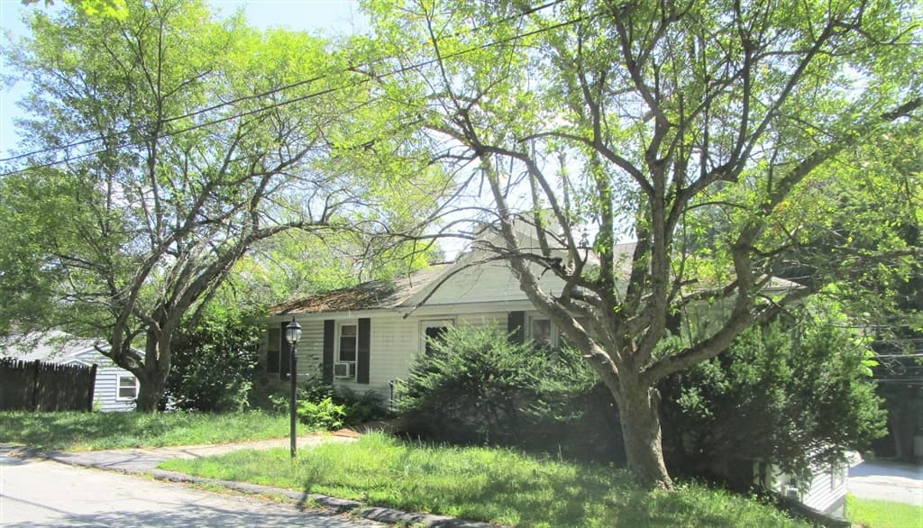 21 Baxter St, Worcester MA 01602 photo 2