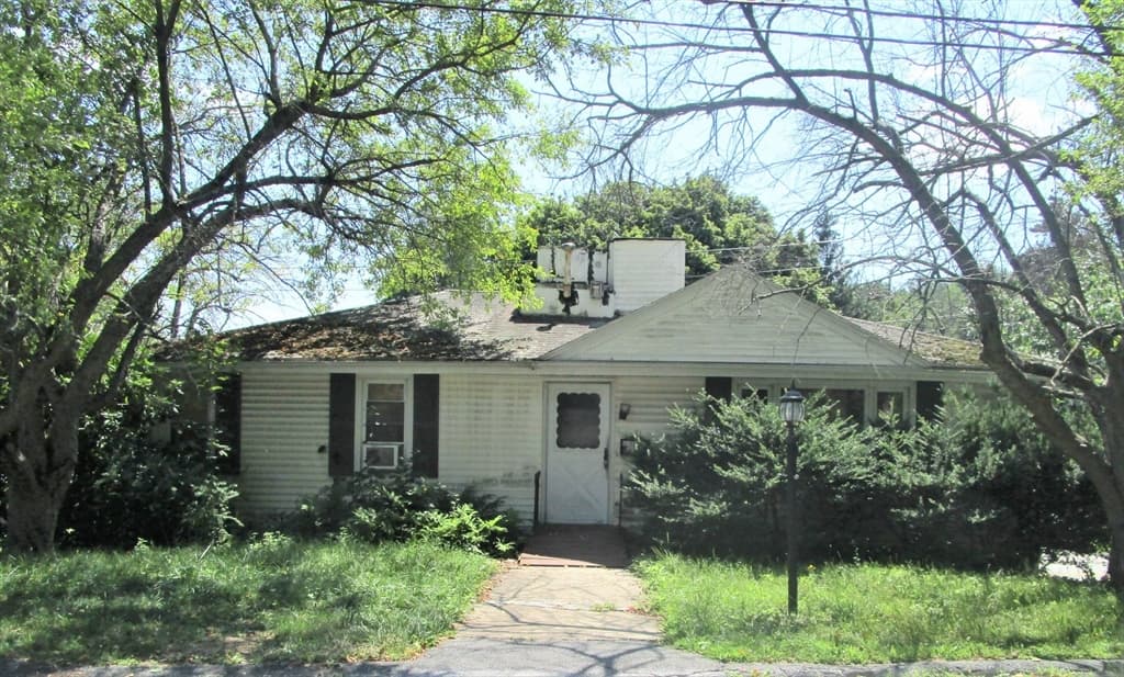 21 Baxter St, Worcester MA 01602 photo 3