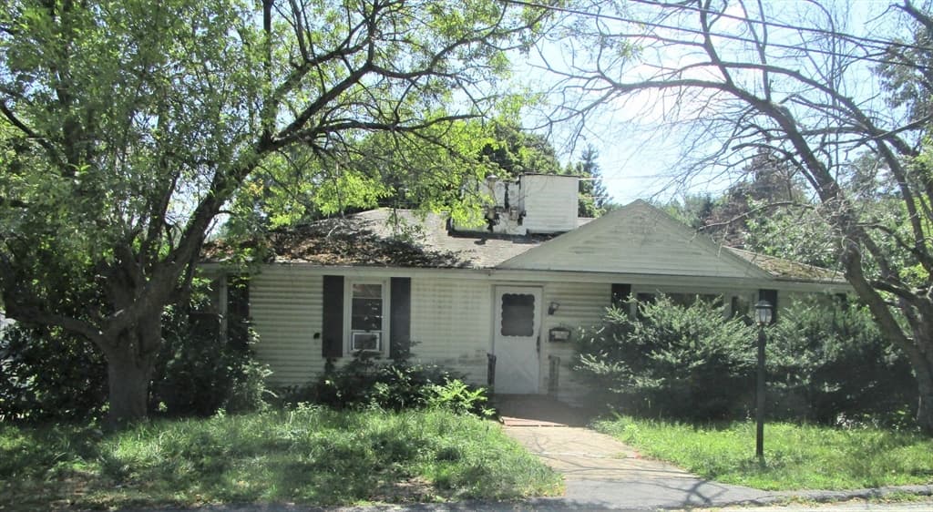 21 Baxter St, Worcester MA 01602