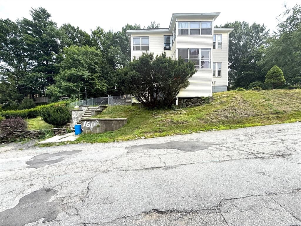 161 Plymouth St, Fitchburg MA 01420