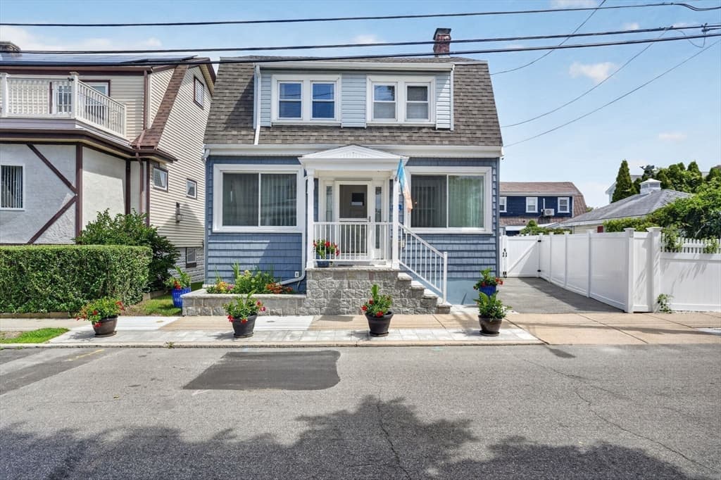 100 Whitin Ave, Revere MA 02151