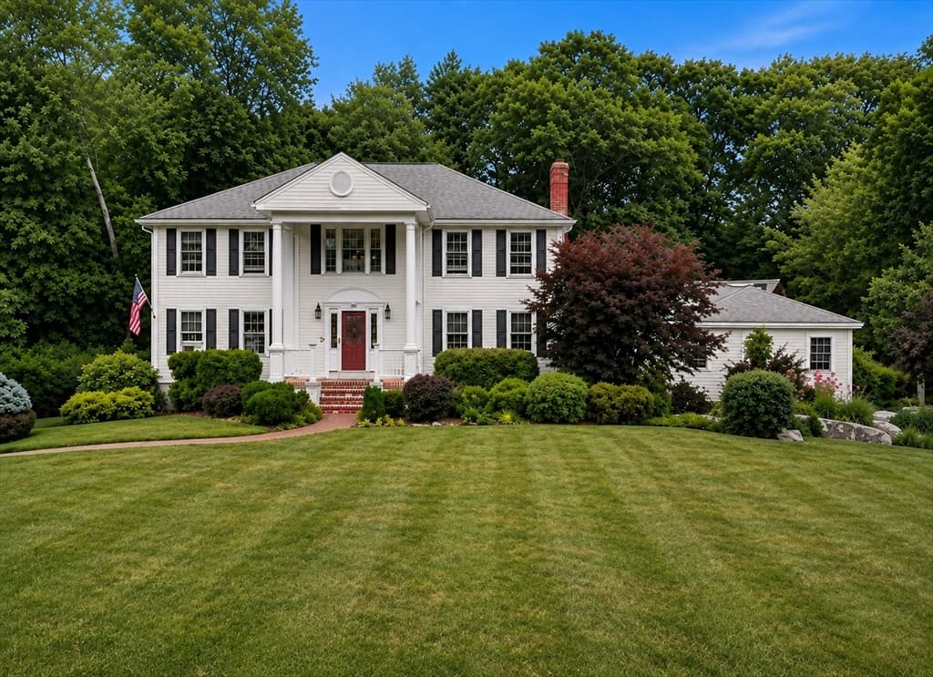 24 Crossbow Ln, North Andover MA 01845