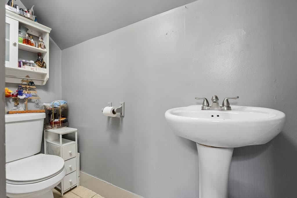 323 Rollstone St, Fitchburg MA 01420 photo 27