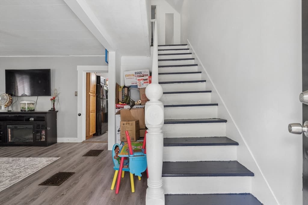 323 Rollstone St, Fitchburg MA 01420 photo 6