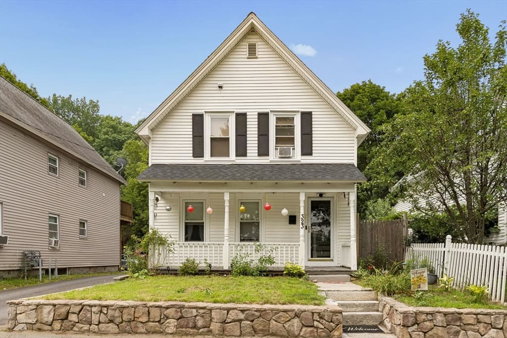 323 Rollstone St, Fitchburg MA 01420