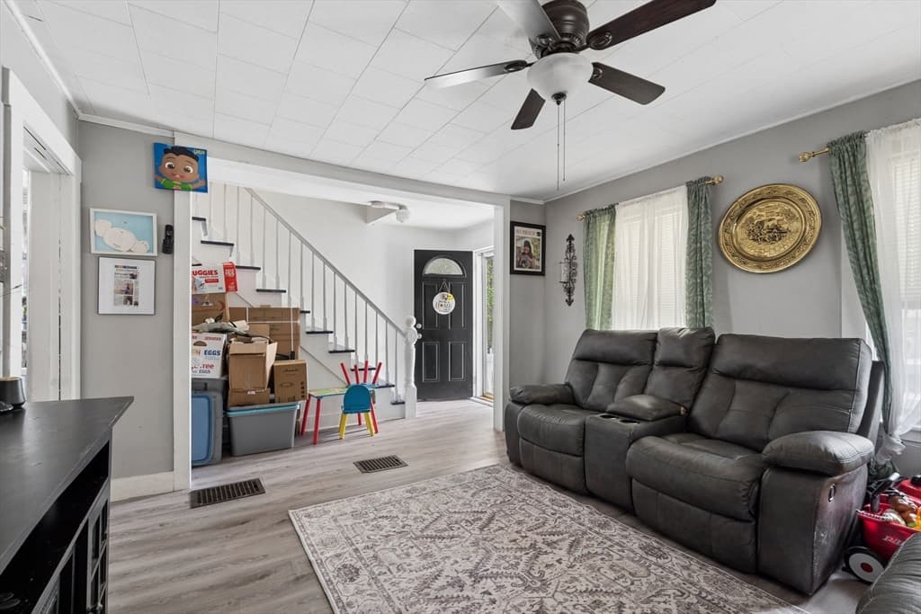 323 Rollstone St, Fitchburg MA 01420 photo 8