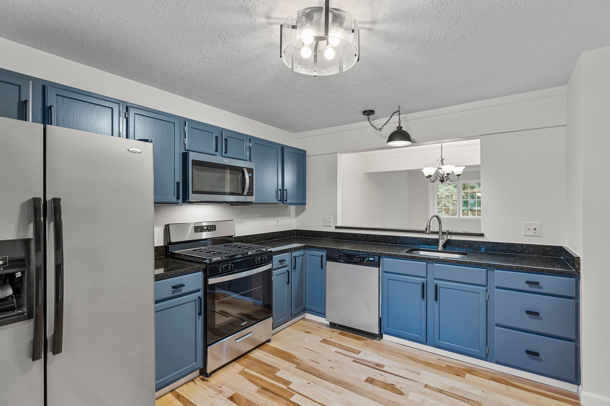 Condominium at 11 Rosewood Ln # 11, Hopkinton MA 01748, Hopkinton, photo 9 of 24