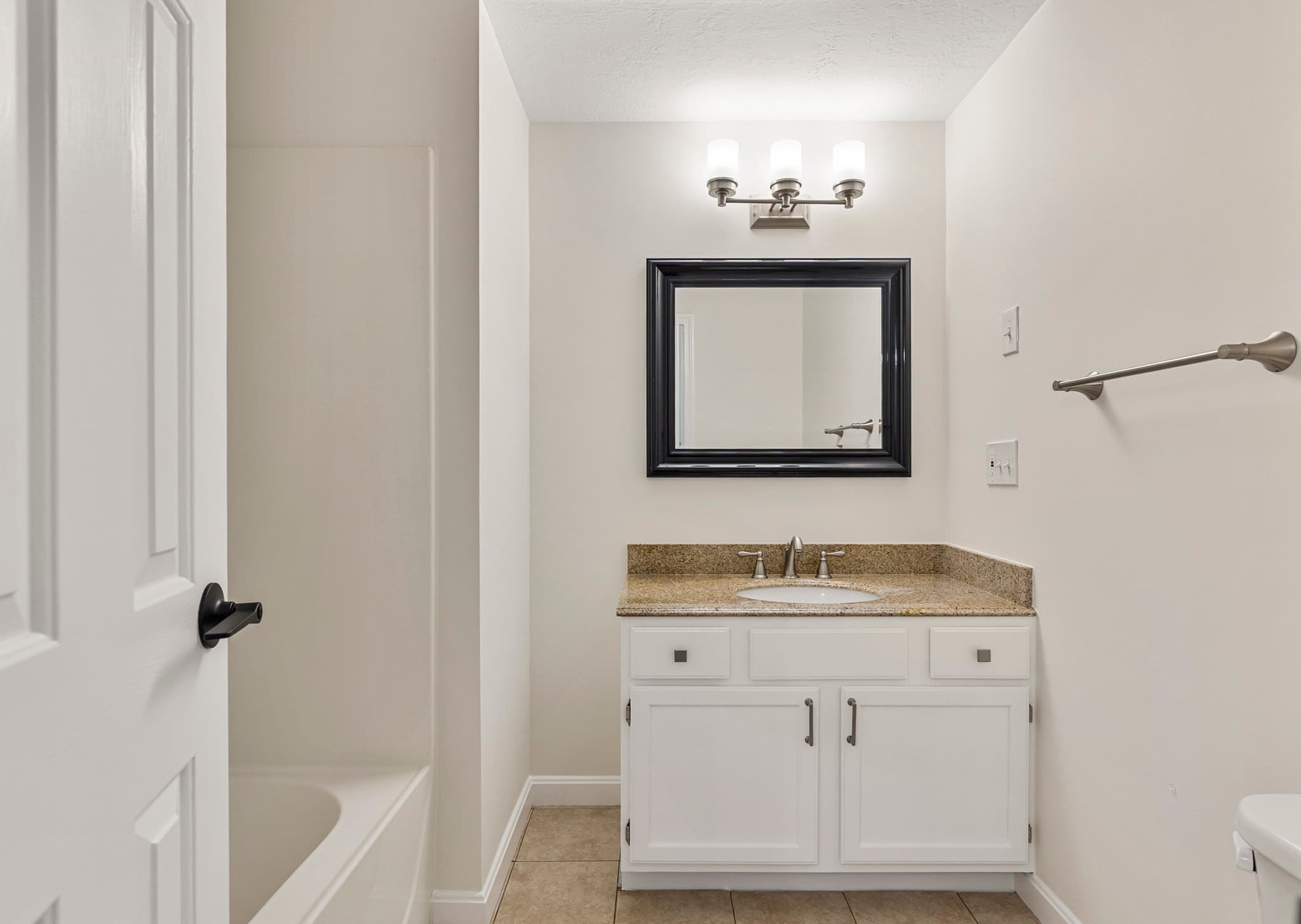 Condominium at 11 Rosewood Ln # 11, Hopkinton MA 01748, Hopkinton, photo 14 of 24