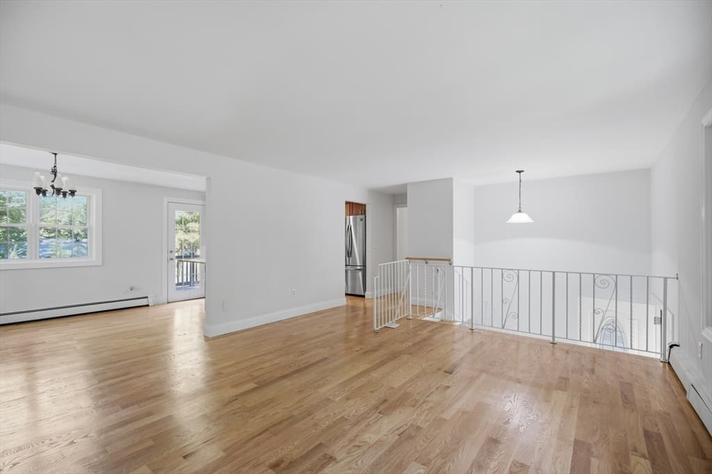198 Hollis Rd, Lunenburg MA 01462 photo 10