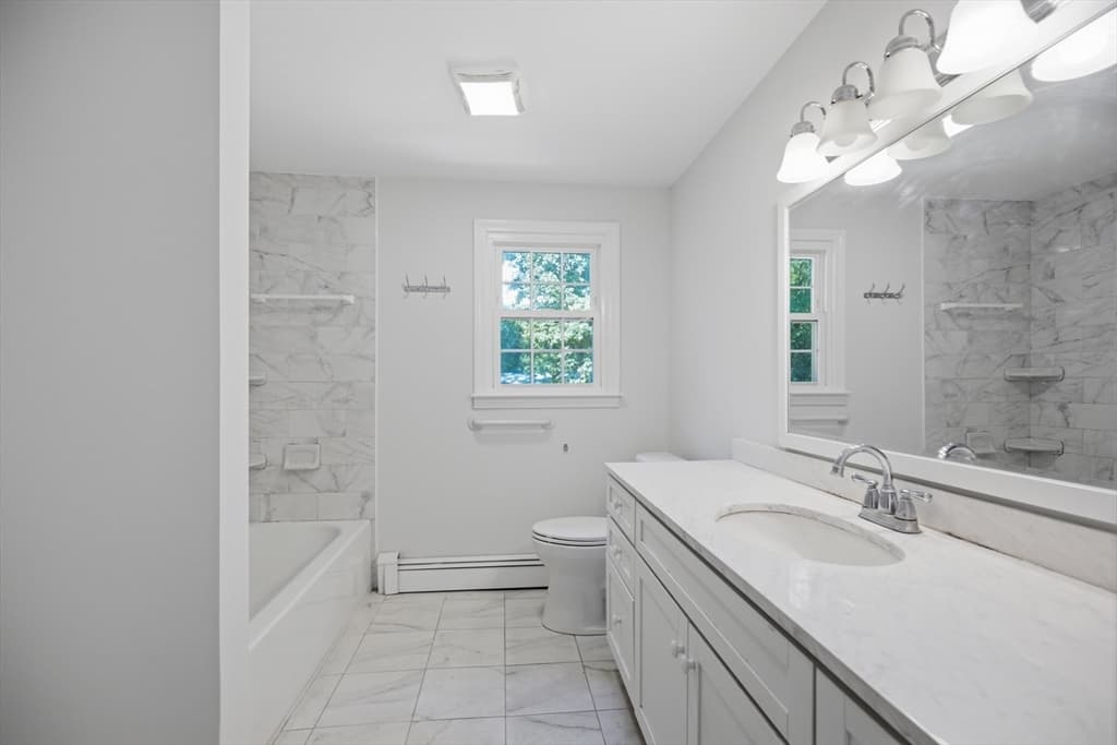 198 Hollis Rd, Lunenburg MA 01462 photo 15