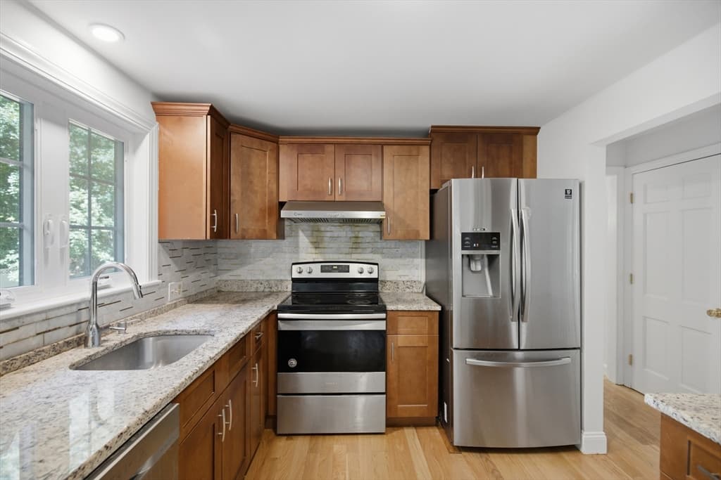 198 Hollis Rd, Lunenburg MA 01462 photo 4