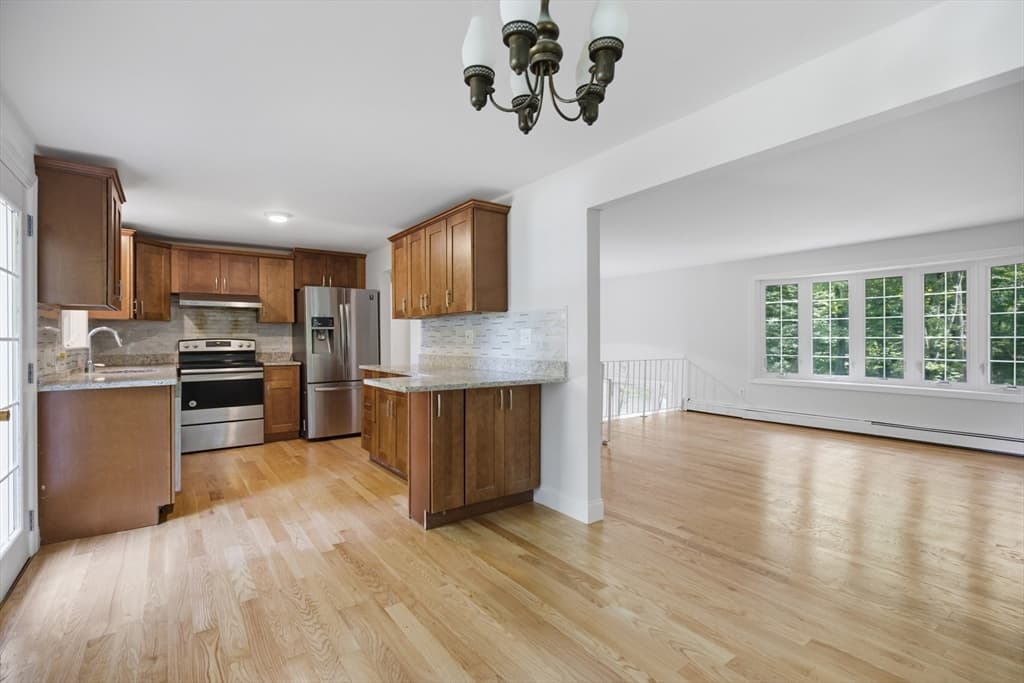 198 Hollis Rd, Lunenburg MA 01462 photo 8