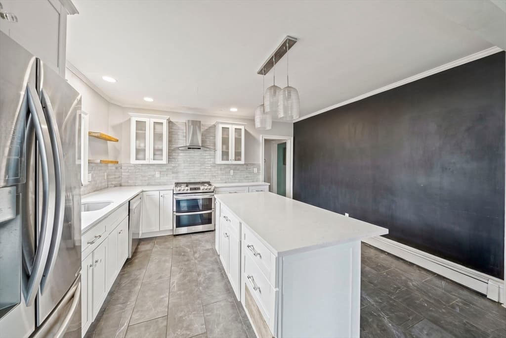 91 Elm St, Quincy MA 02169 photo 3