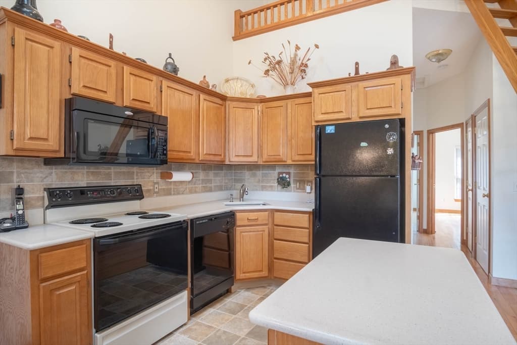 122 Brookfield Ln # 122, Agawam MA 01001 photo 2