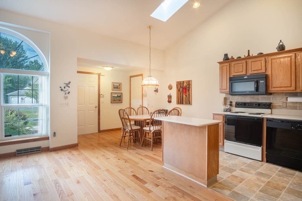 122 Brookfield Ln # 122, Agawam MA 01001 photo 5