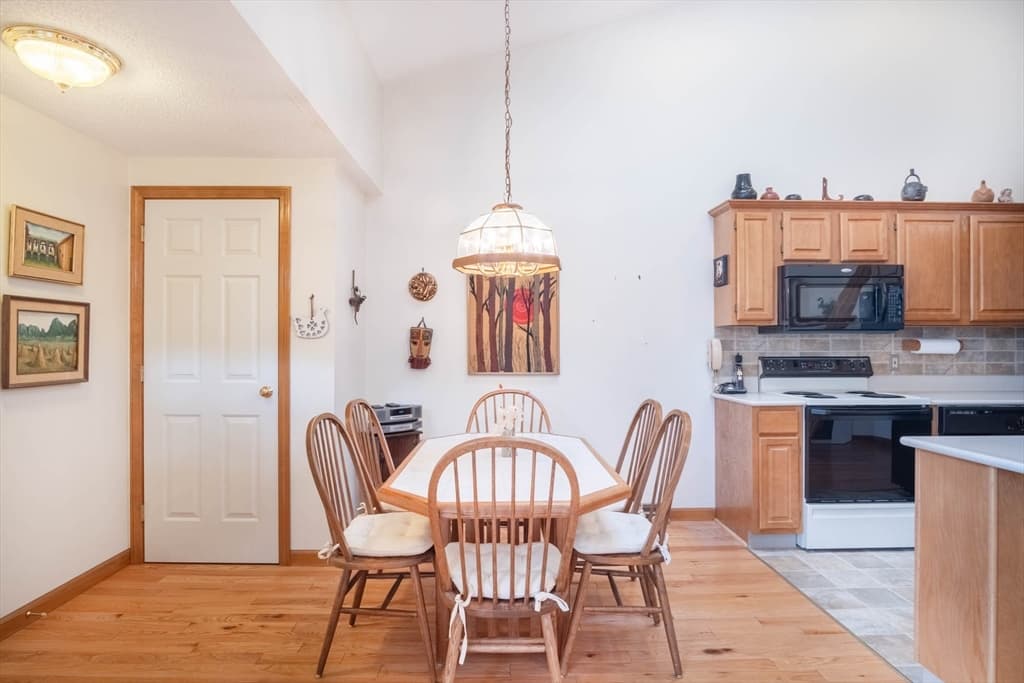 122 Brookfield Ln # 122, Agawam MA 01001 photo 4