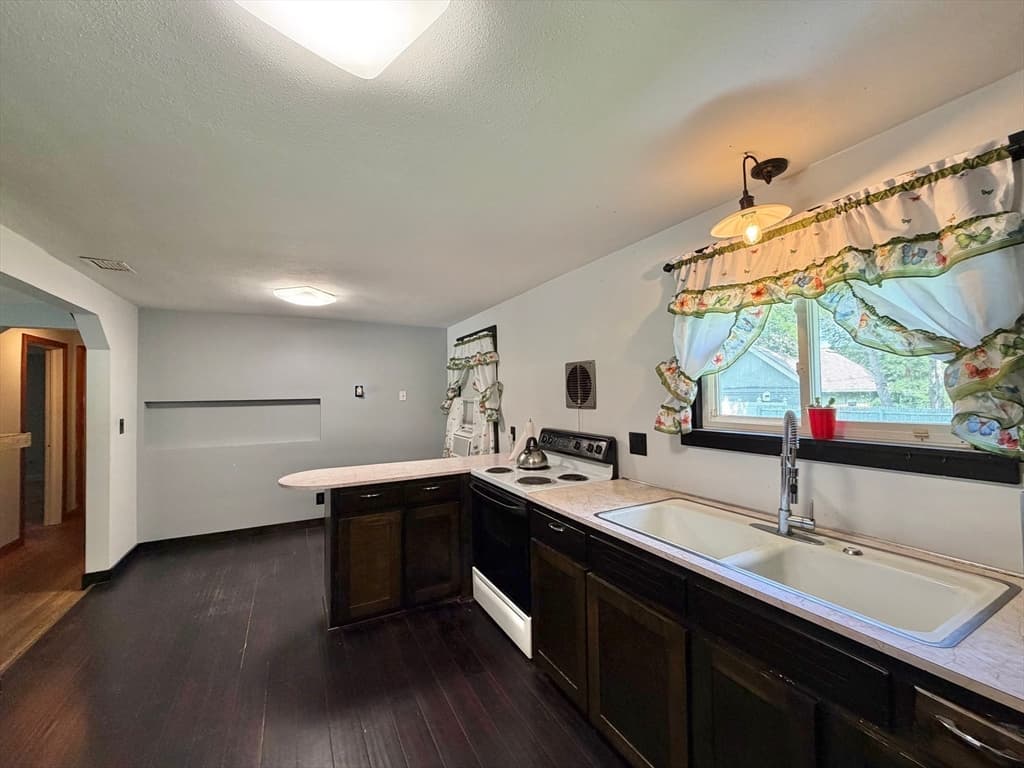 608 Pleasant St, Holyoke MA 01040 photo 6