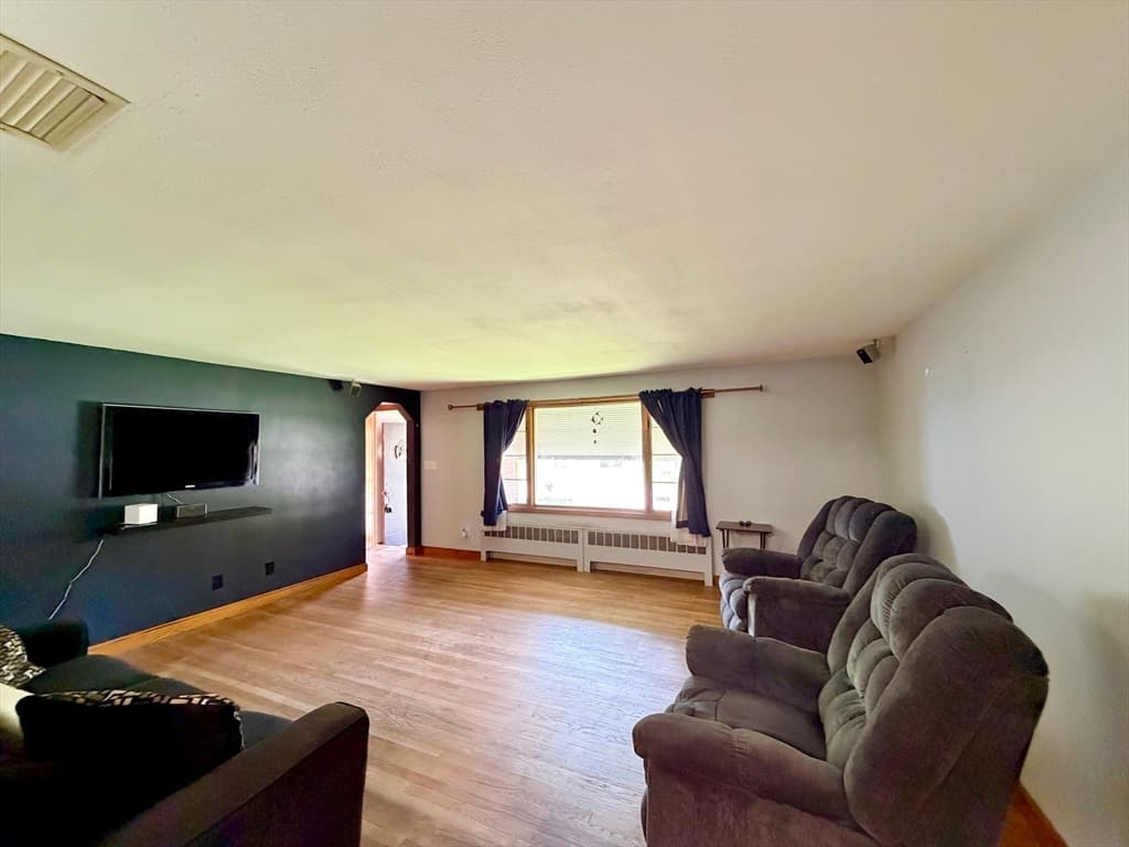 608 Pleasant St, Holyoke MA 01040 photo 13
