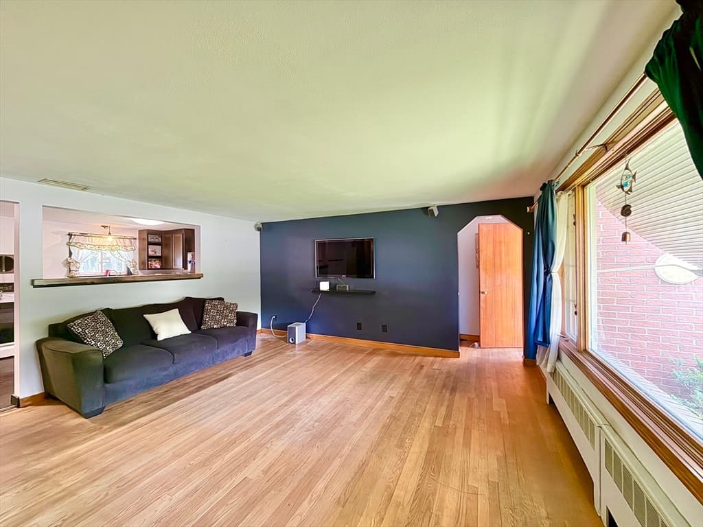 608 Pleasant St, Holyoke MA 01040 photo 12