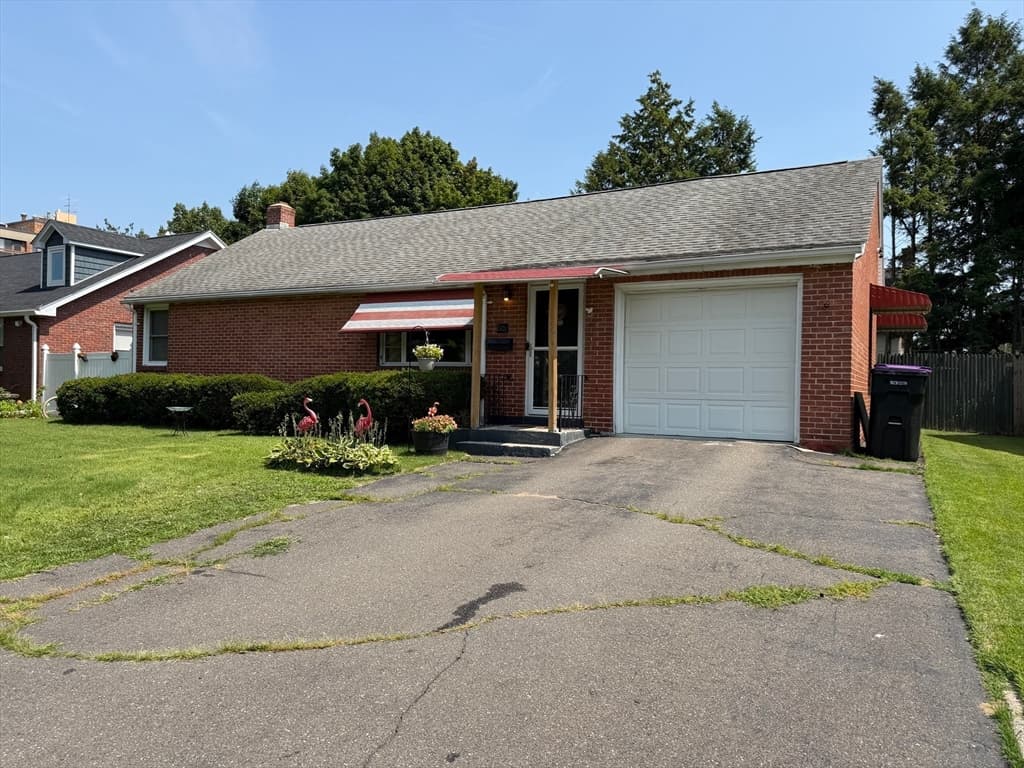 608 Pleasant St, Holyoke MA 01040