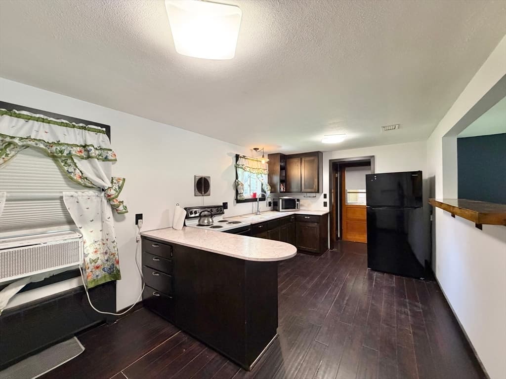 608 Pleasant St, Holyoke MA 01040 photo 5