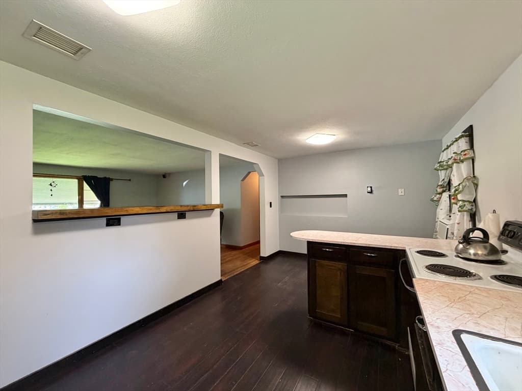 608 Pleasant St, Holyoke MA 01040 photo 10