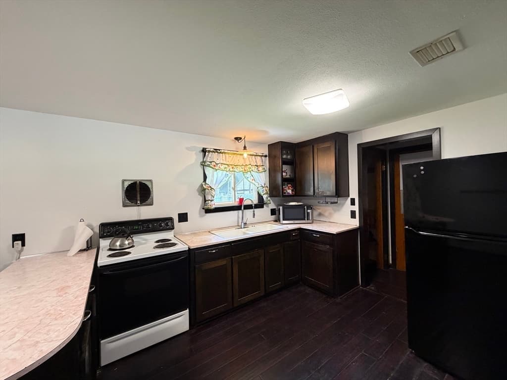 608 Pleasant St, Holyoke MA 01040 photo 11