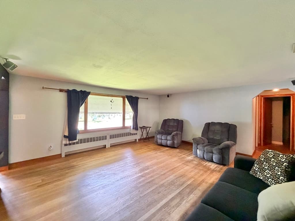 608 Pleasant St, Holyoke MA 01040 photo 4