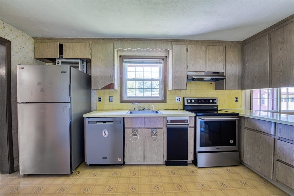 33 Upton St, Brockton MA 02302 photo 15