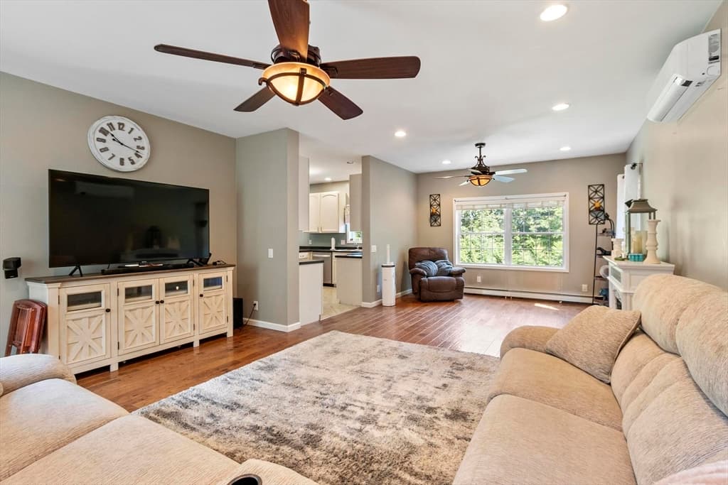 677 Franklin Rd, Fitchburg MA 01420 photo 3