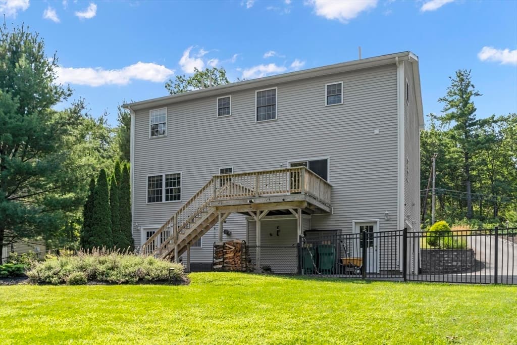 677 Franklin Rd, Fitchburg MA 01420 photo 5
