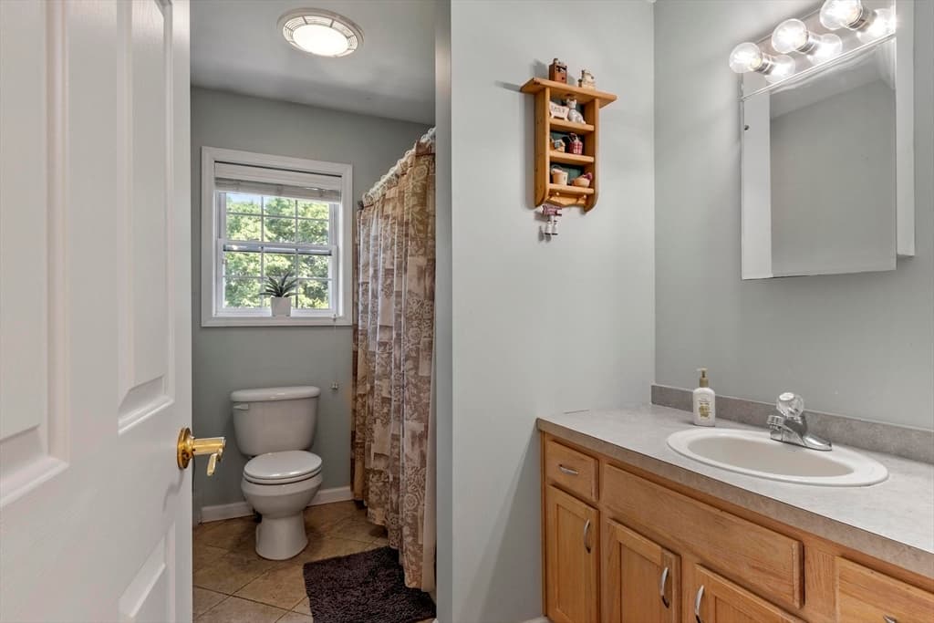677 Franklin Rd, Fitchburg MA 01420 photo 38