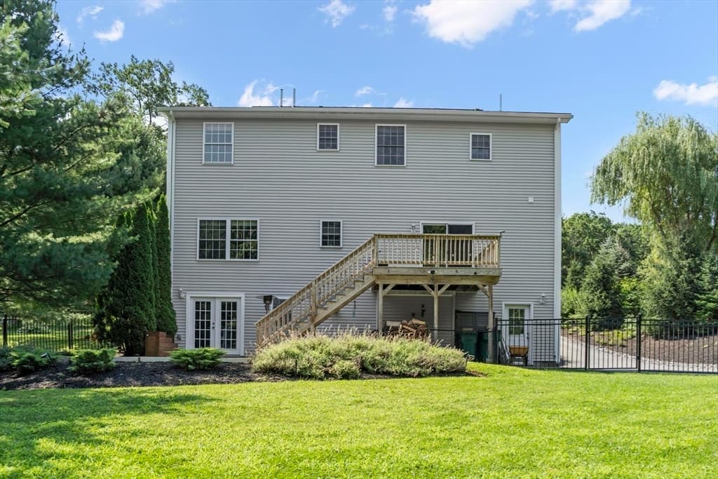 677 Franklin Rd, Fitchburg MA 01420 photo 31