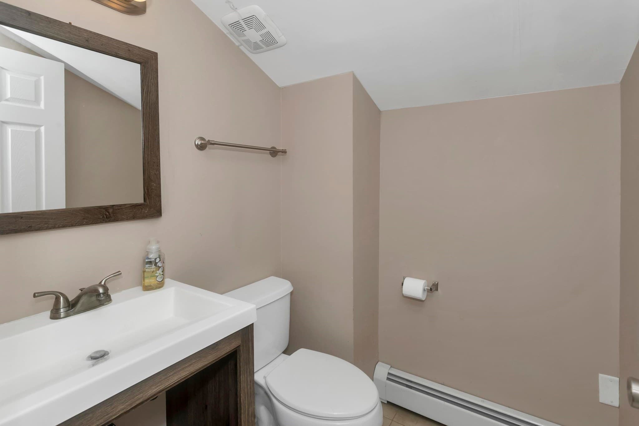 Single Family Residence at 155 Old Farm Rd, Springfield MA 01119, Springfield, photo 24 of 33
