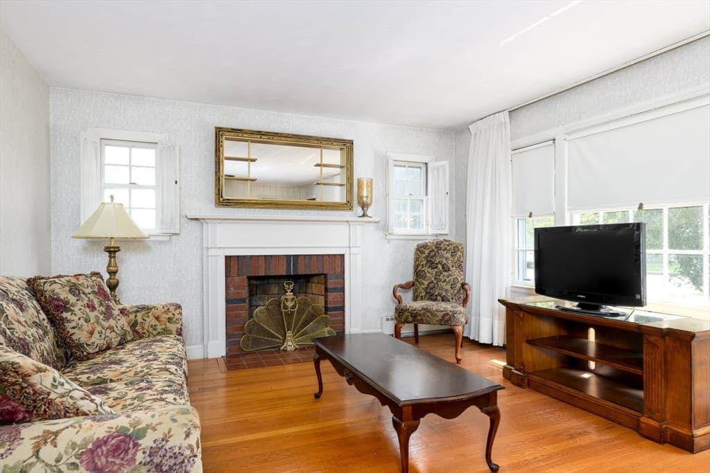 Single Family Residence at 44 Zenith Drive, Worcester MA 01602, Worcester, photo 5 of 24