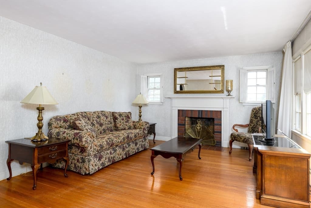 Single Family Residence at 44 Zenith Drive, Worcester MA 01602, Worcester, photo 4 of 24