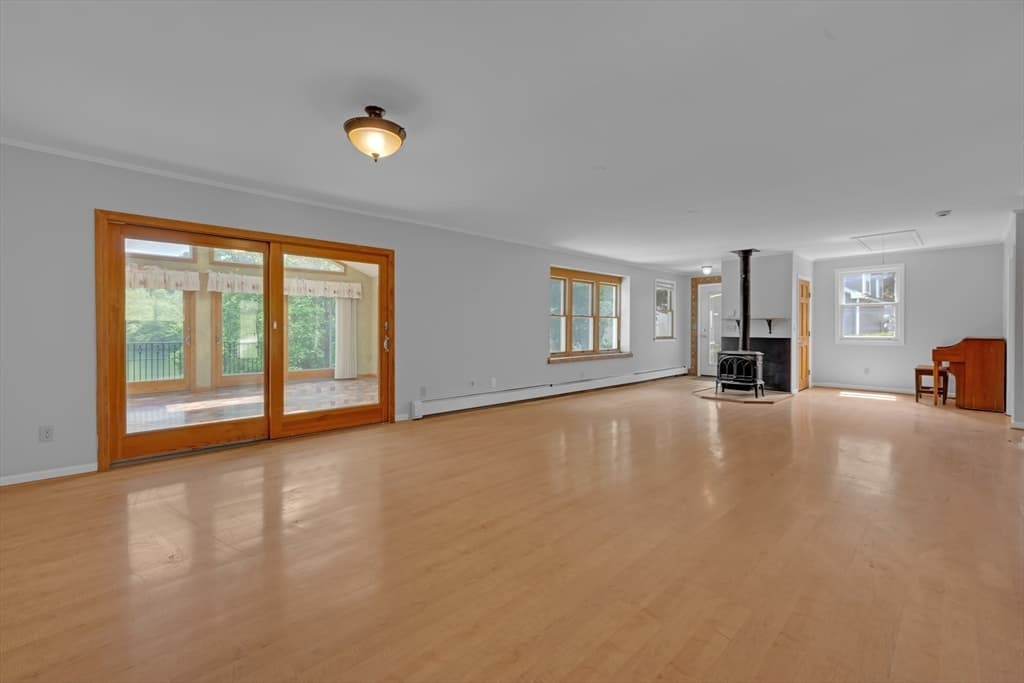 19 Crocker Ave, Lunenburg MA 01462 photo 10