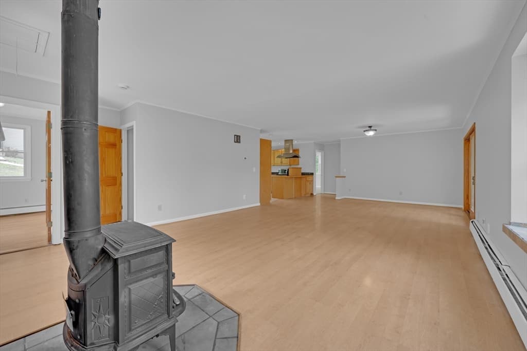 19 Crocker Ave, Lunenburg MA 01462 photo 11