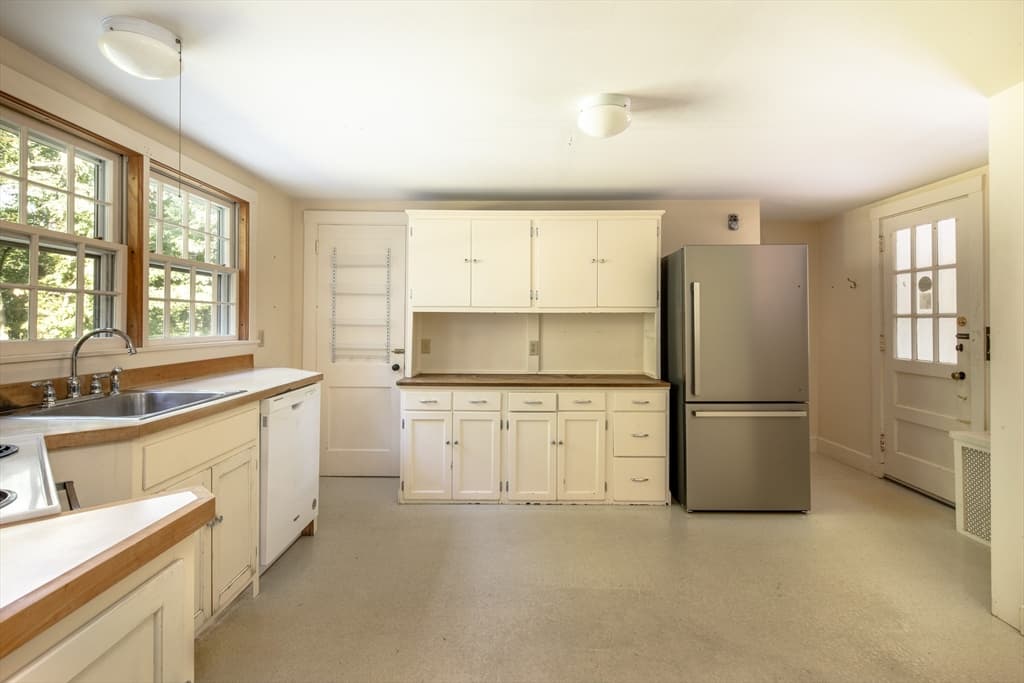 Single Family Residence at 92 Front St, Marion MA 02738, Marion, photo 18 of 38