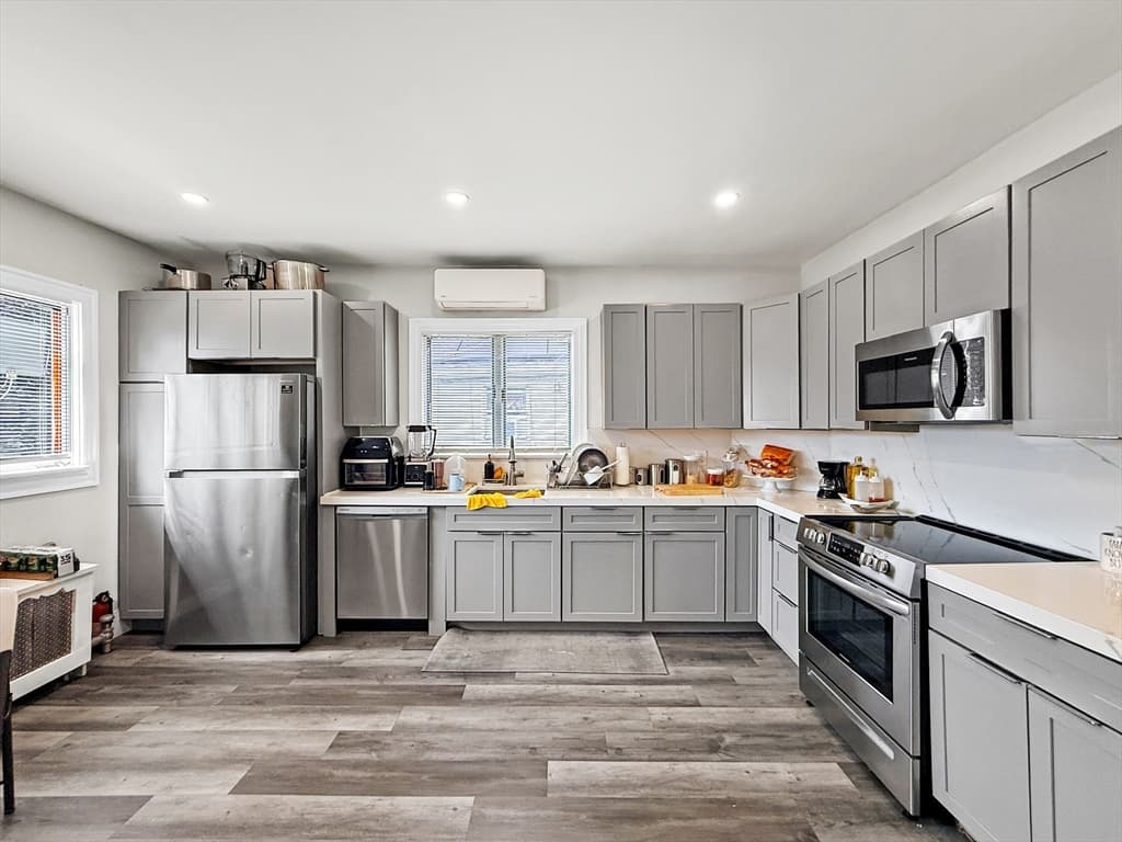 28 Ferry St, Everett MA 02149 photo 6