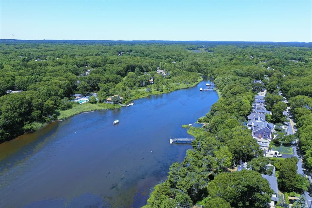 107 Shorewood Dr, Falmouth MA 02536 photo 3