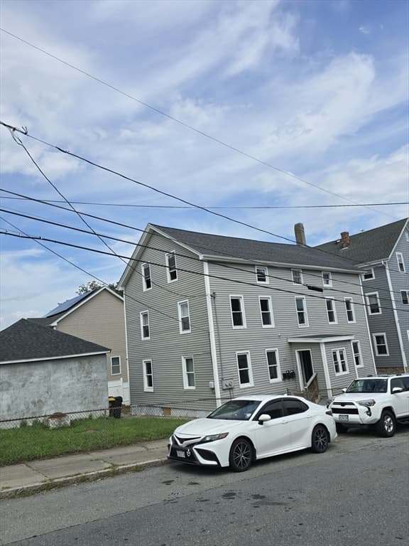 292 Tecumseh St, Fall River MA 02721 photo 2