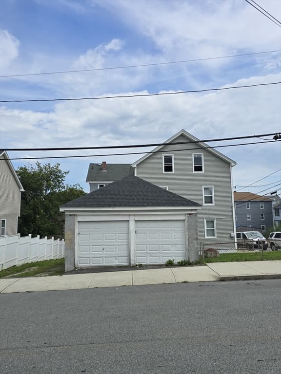 292 Tecumseh St, Fall River MA 02721