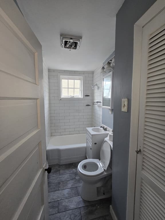 292 Tecumseh St, Fall River MA 02721 photo 10