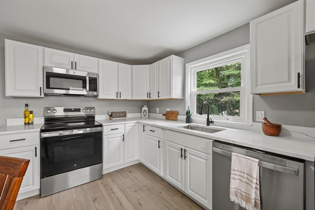 Single Family Residence at 140 Cole Ave, Pittsfield MA 01201, Pittsfield, photo 11 of 39