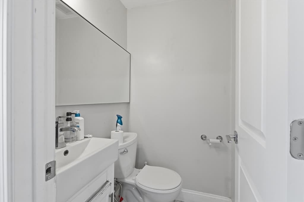 9 Vassall St, Quincy MA 02170 photo 22