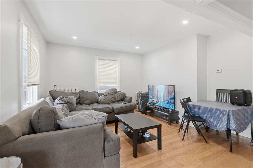 9 Vassall St, Quincy MA 02170 photo 3
