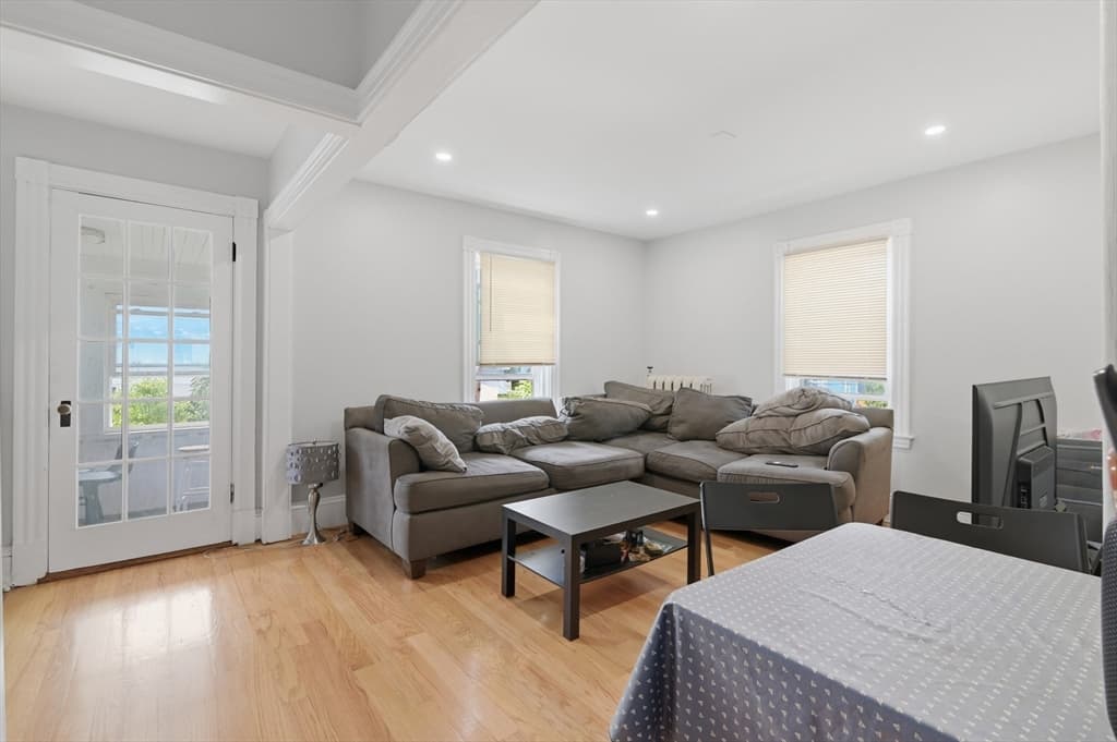 9 Vassall St, Quincy MA 02170 photo 4