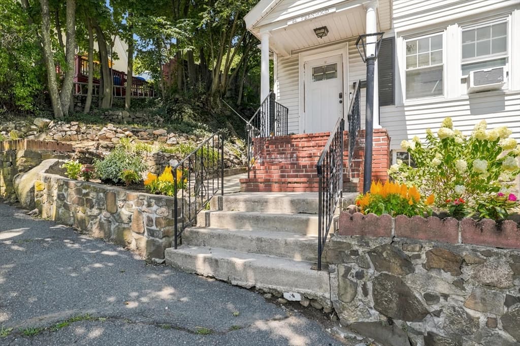 44 Fernwood Ave, Lynn MA 01904 photo 4