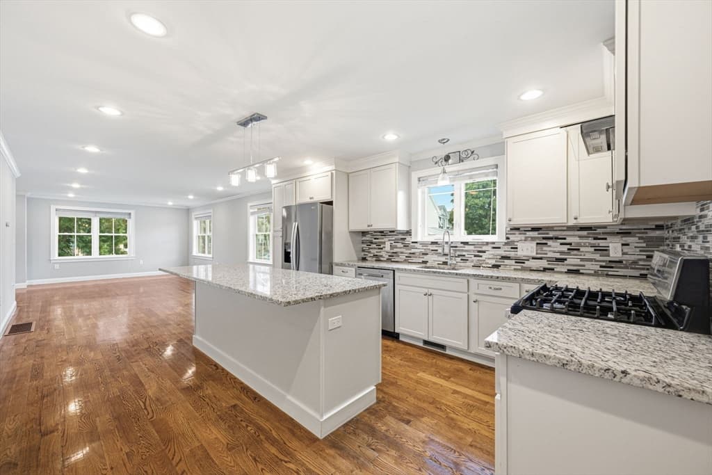 305 Lynn St, Malden MA 02148 photo 2